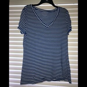 Short sleeve V neck stretchy tee